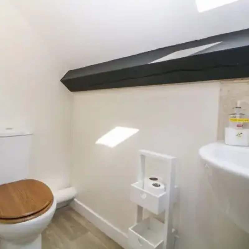 bathroom-605x465