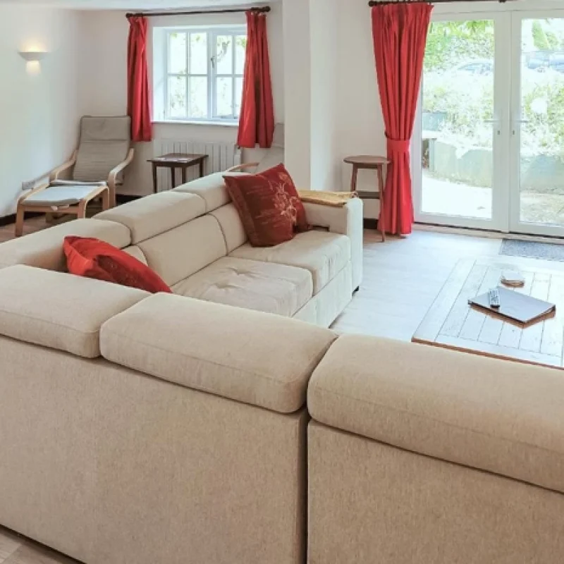 linhay-livingroom-605x465