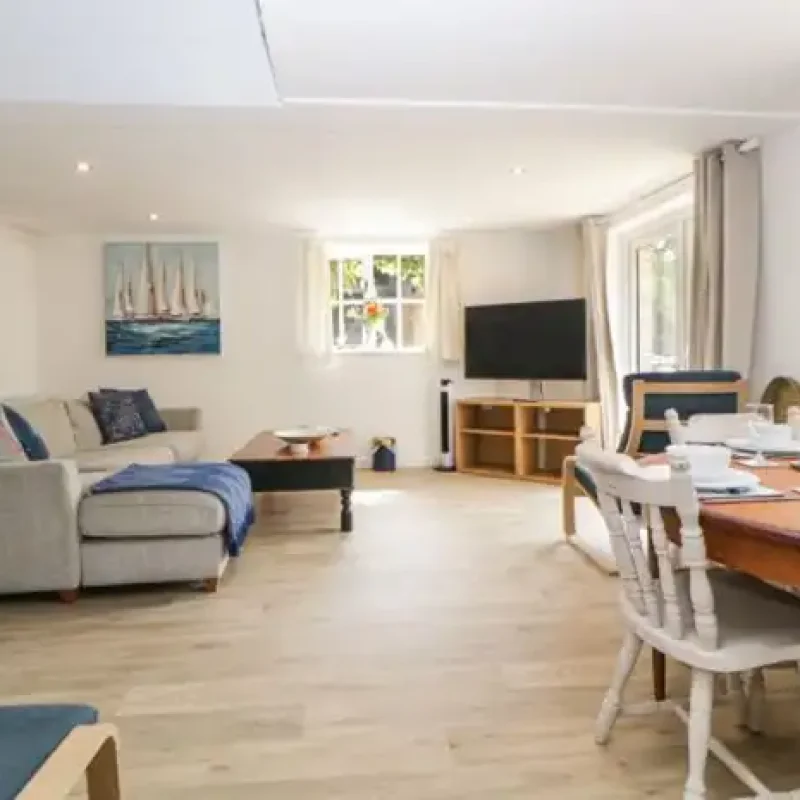 livingroom-605x465