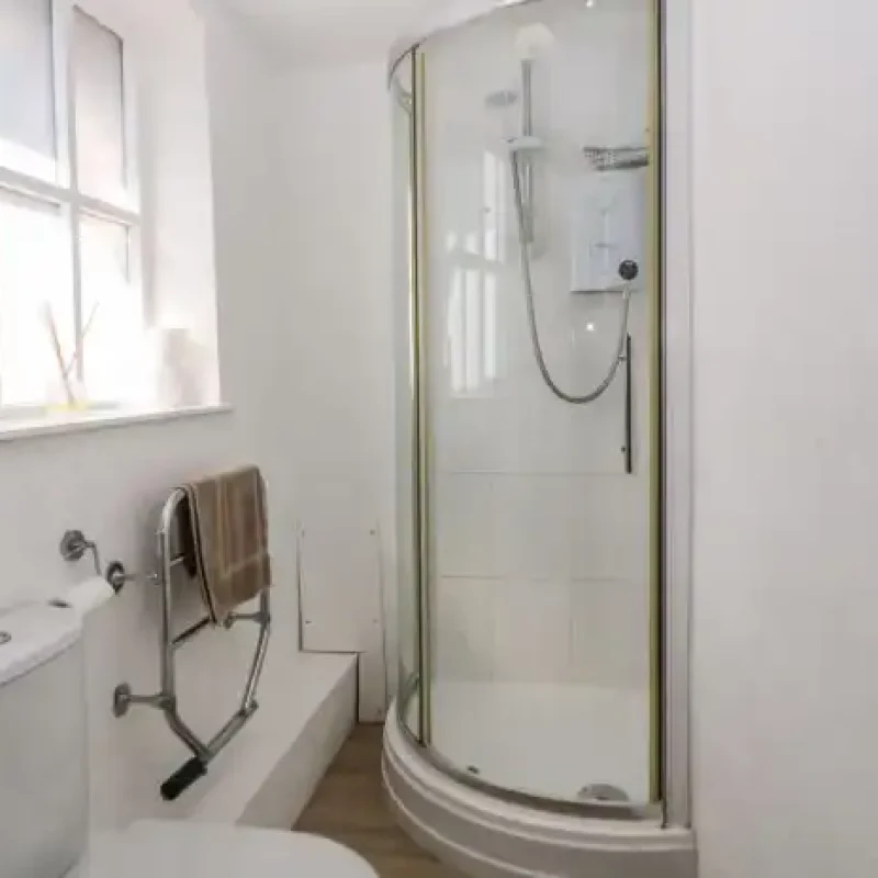 showerroom-605x465