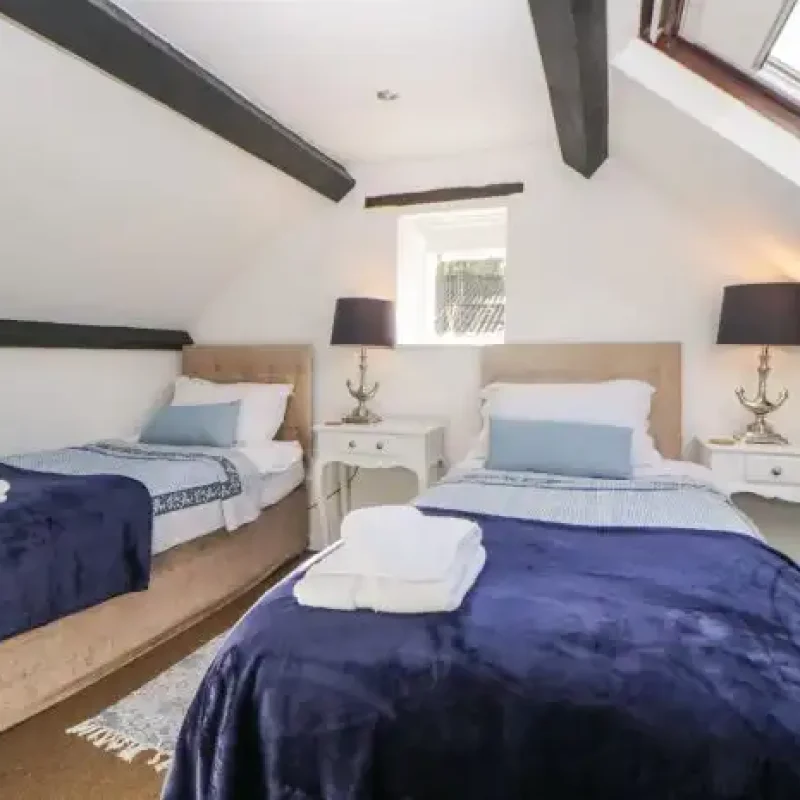 twinroom-605x465