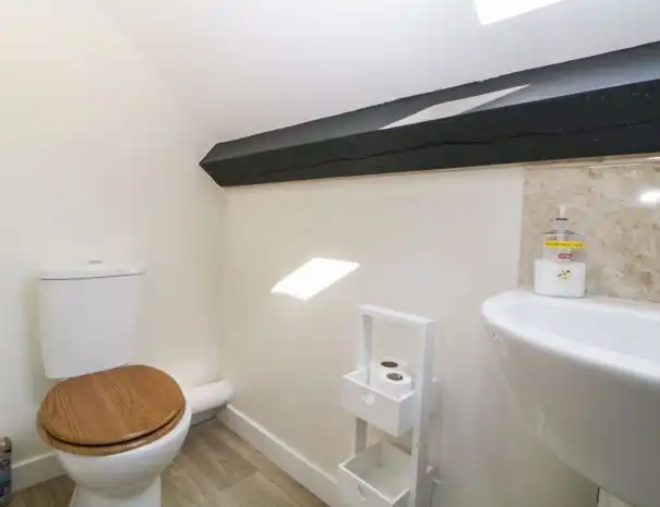 bathroom-605x465