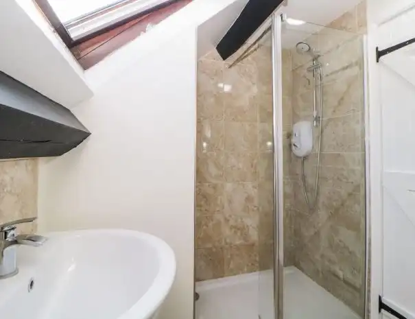 bathroom2-605x465