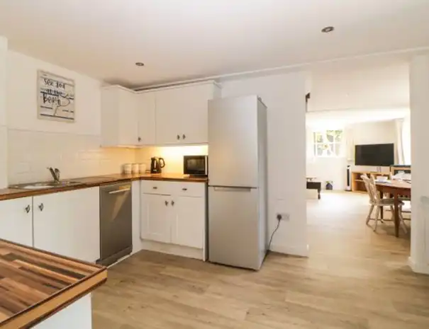 kitchen-605x465