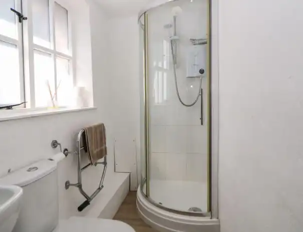 showerroom-605x465