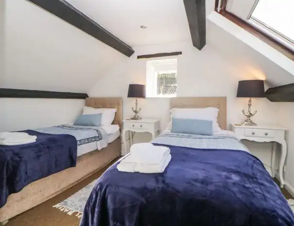 twinroom-605x465